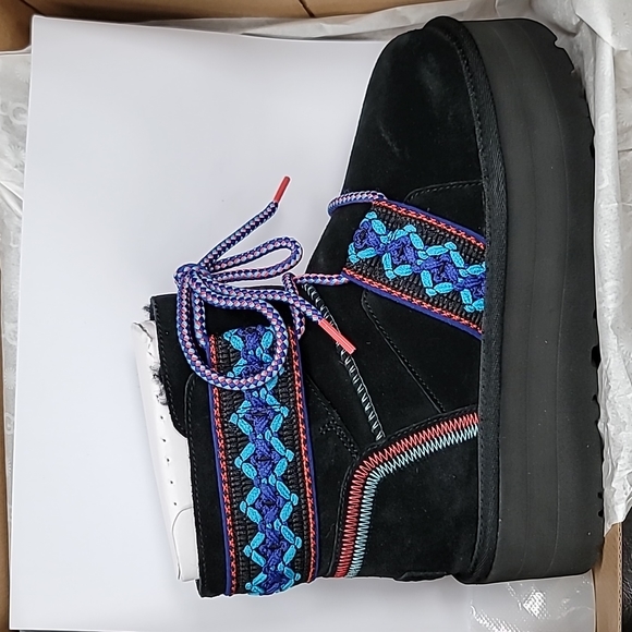 UGG Women's Classic Mini II Braid Platform Boot - Picture 5 of 10